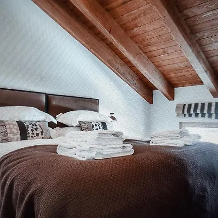 Penthouse In Fee Apartment